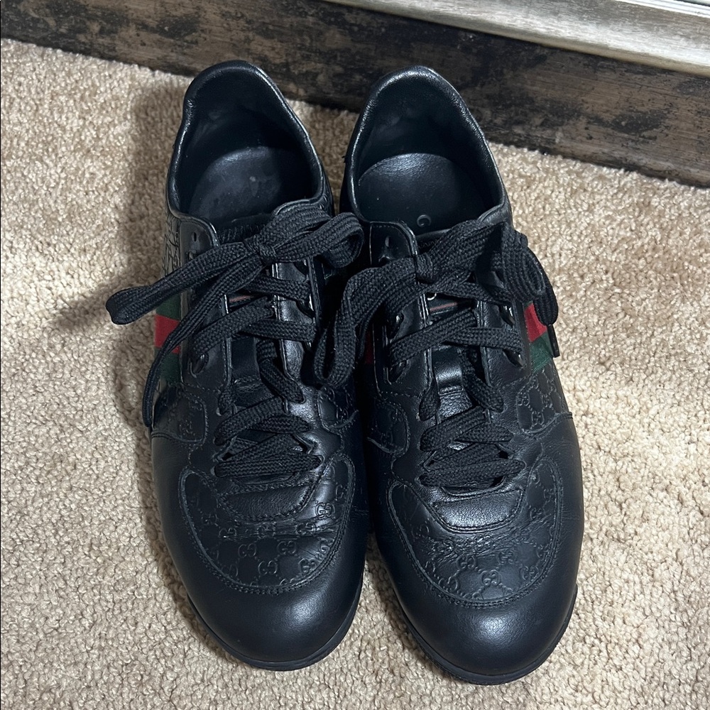 Gucci Men's Black Sneakers with Green and Red Stripes